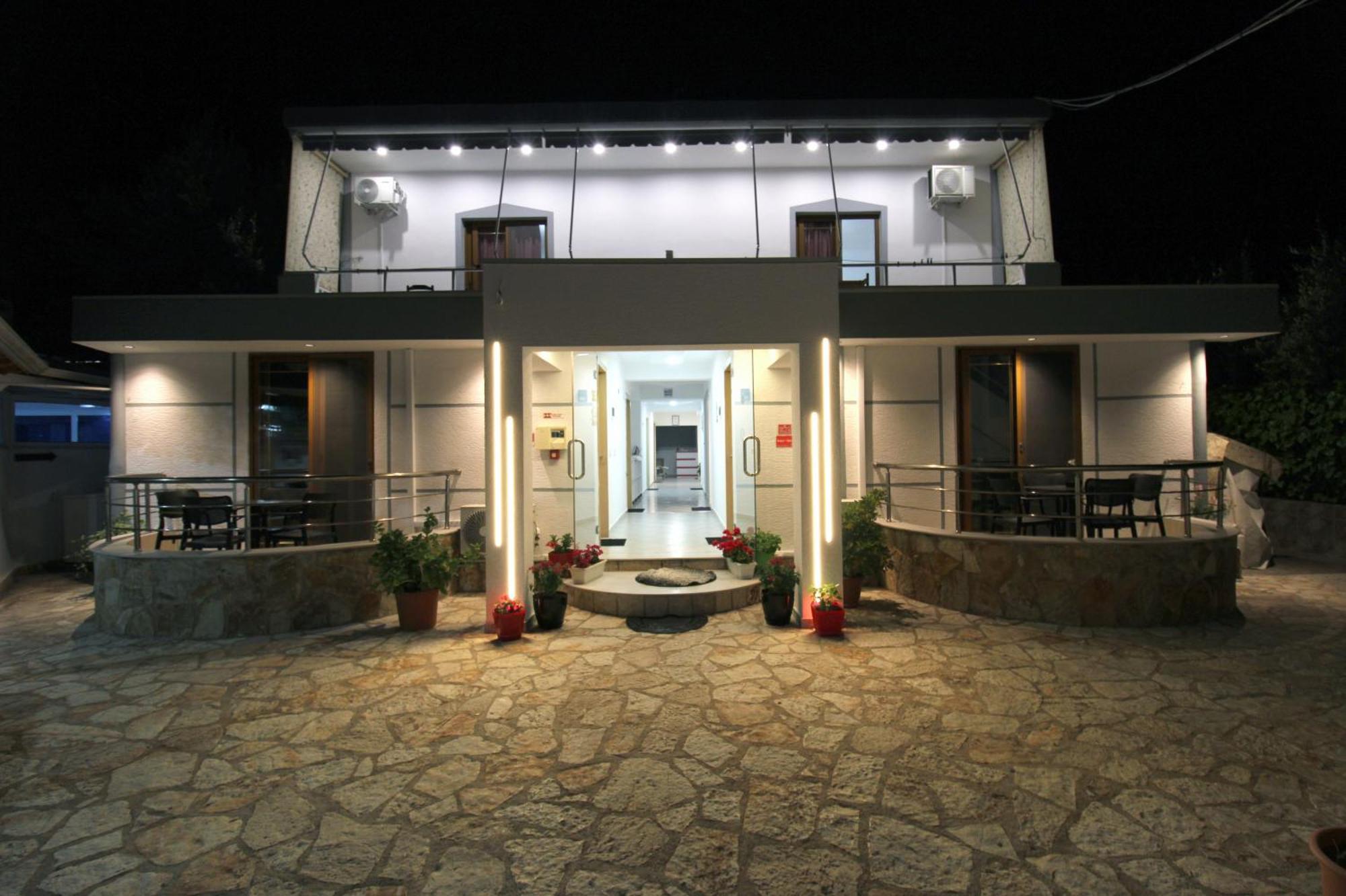 Reni Risi Guest house Ksamil