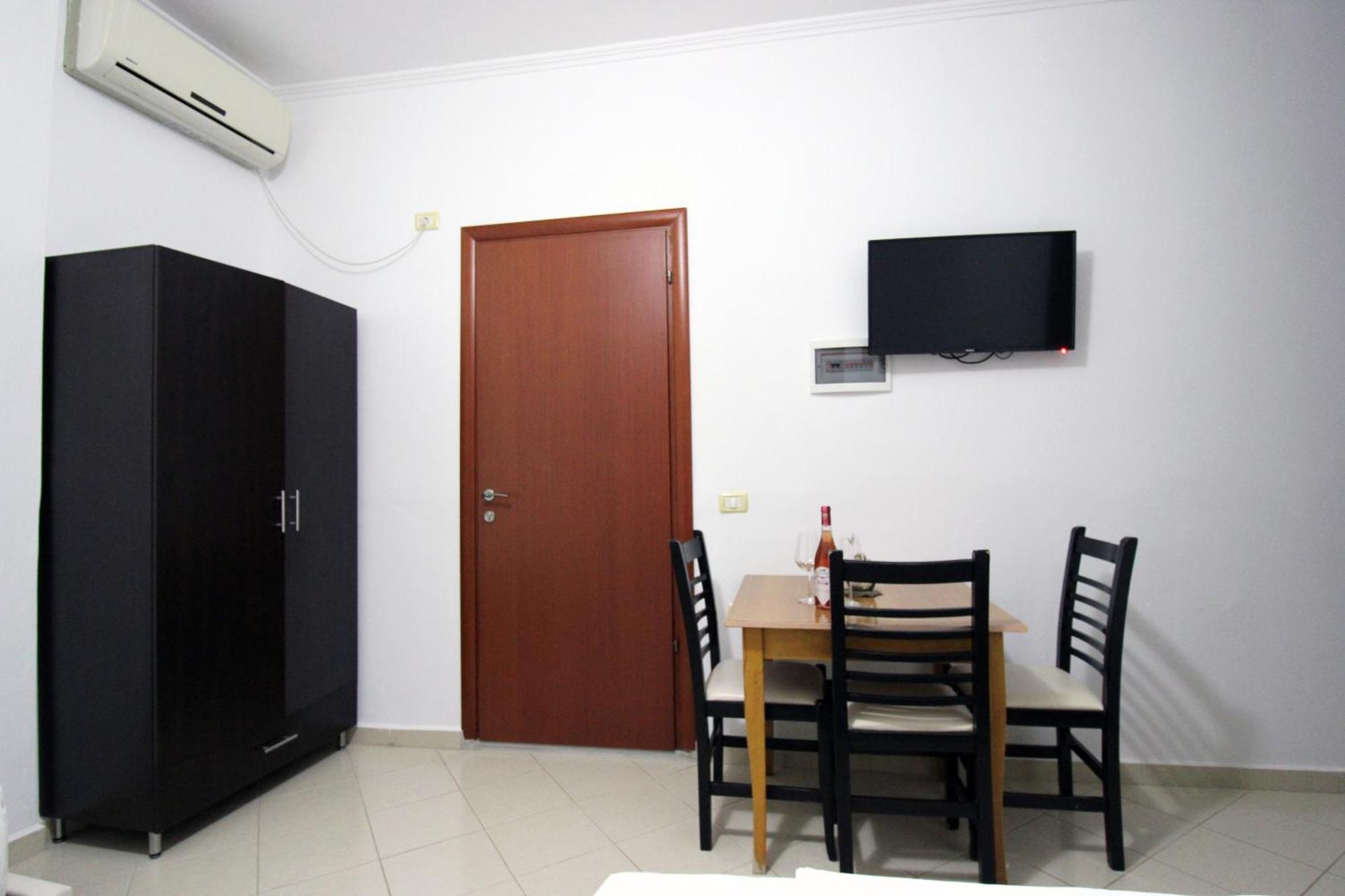 Reni Risi Guest house